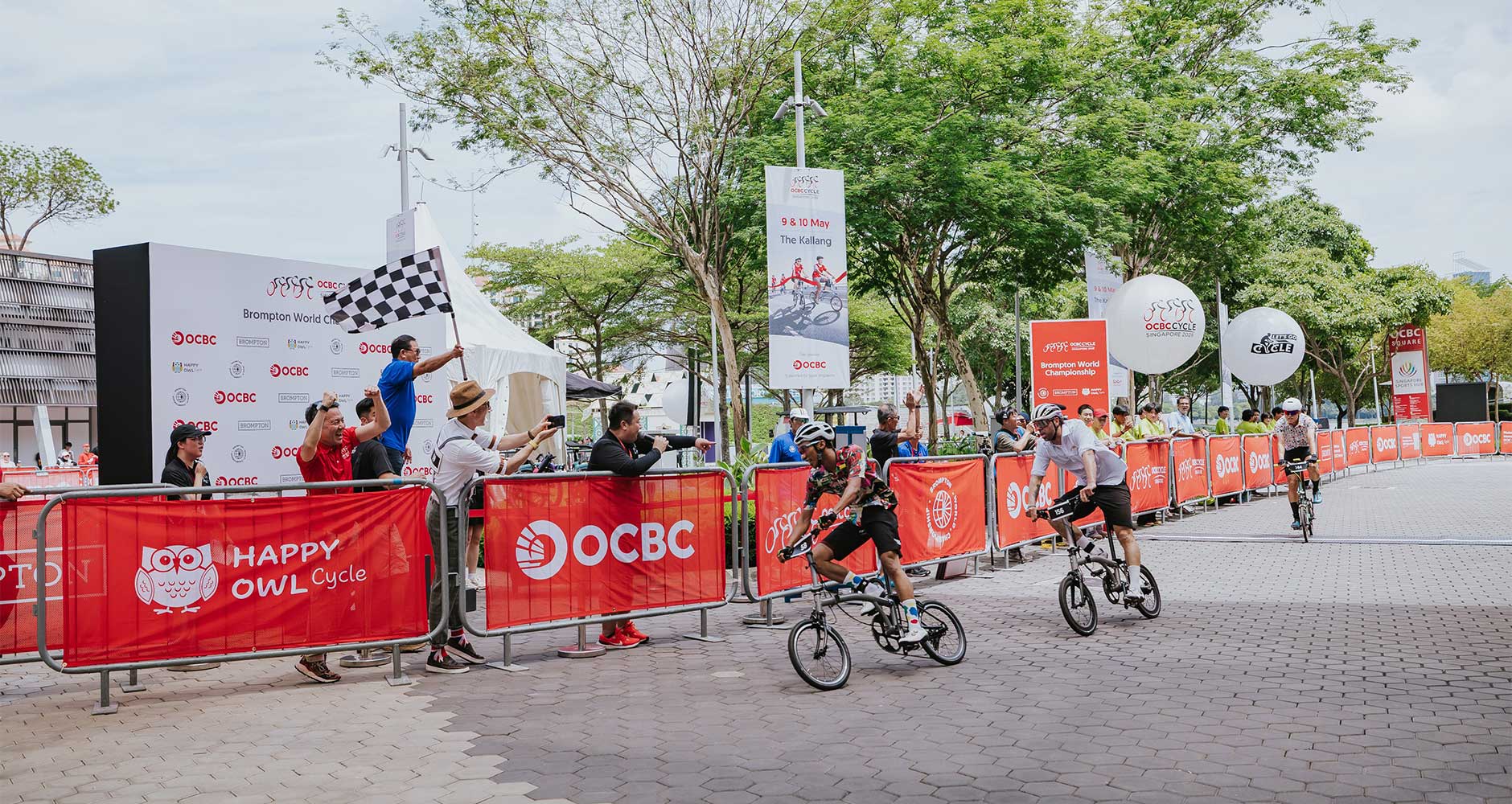 Men&rsquo;s finalists taking on the 800-metre urban circuit within The Kallang Precinct. (Photo Credit: OCBC Cycle)
