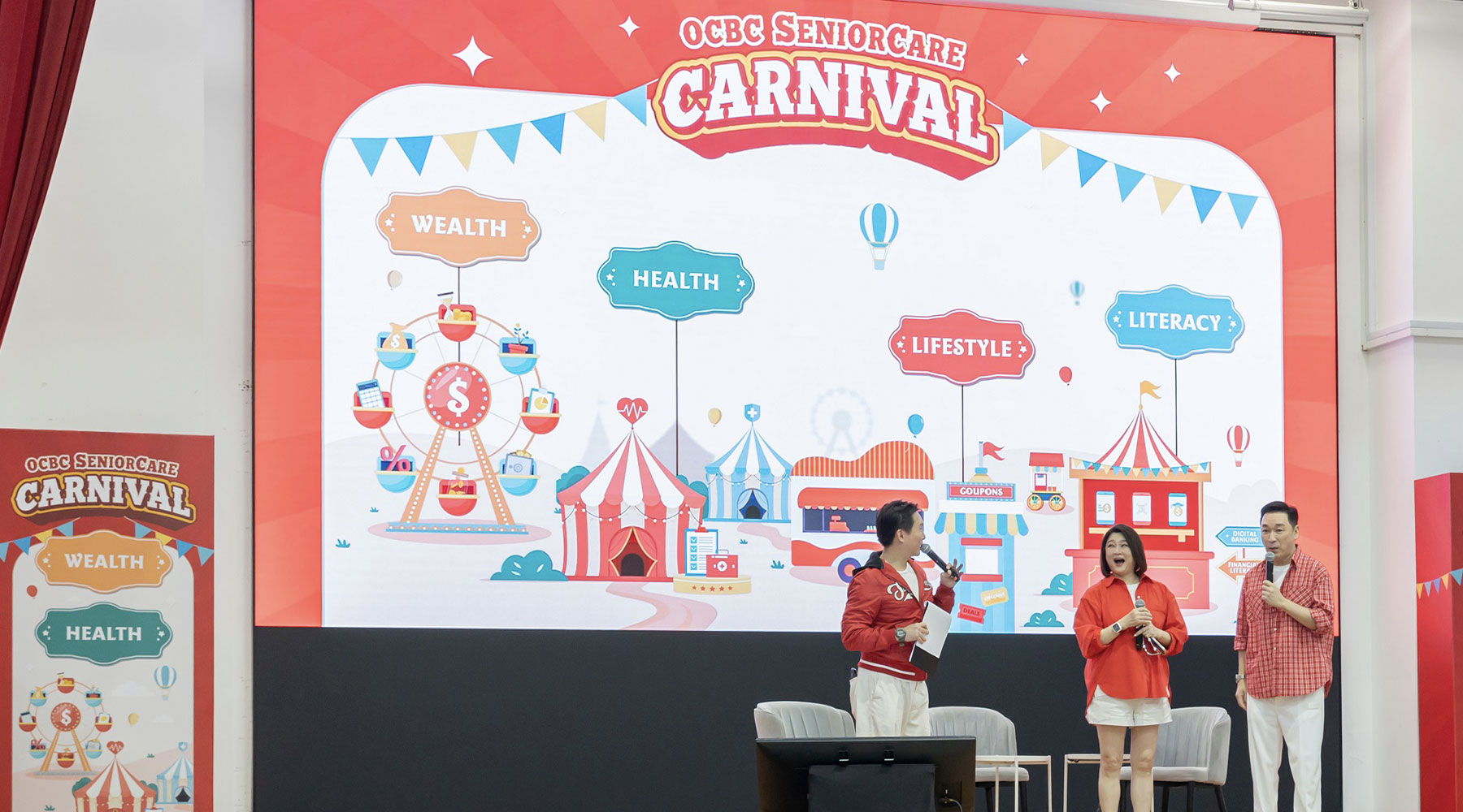 Singapore TV personalities Chen Liping and Rayson Tan shared with the senior attendees how they bank digitally with the OCBC app